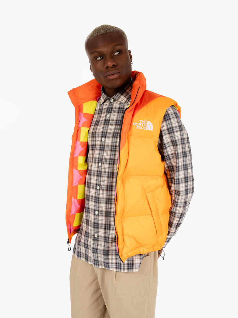 THE NORTH FACE - Gilet Tnf X Yinka Ilori down vest red orange / apricot