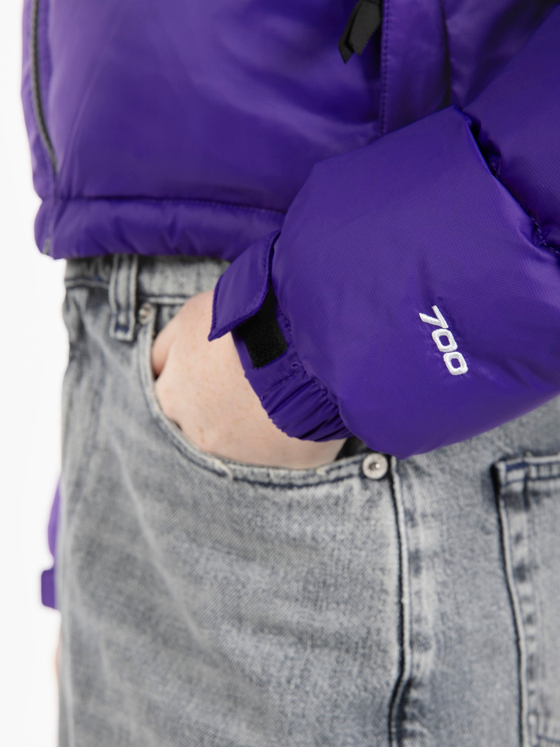 W Nuptse short jacket peak purple / tnf black