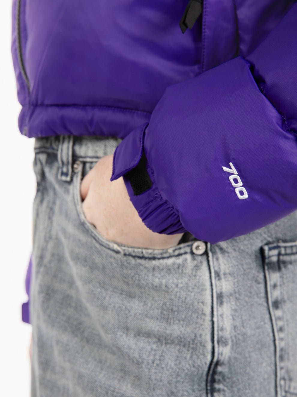 W Nuptse short jacket peak purple / tnf black