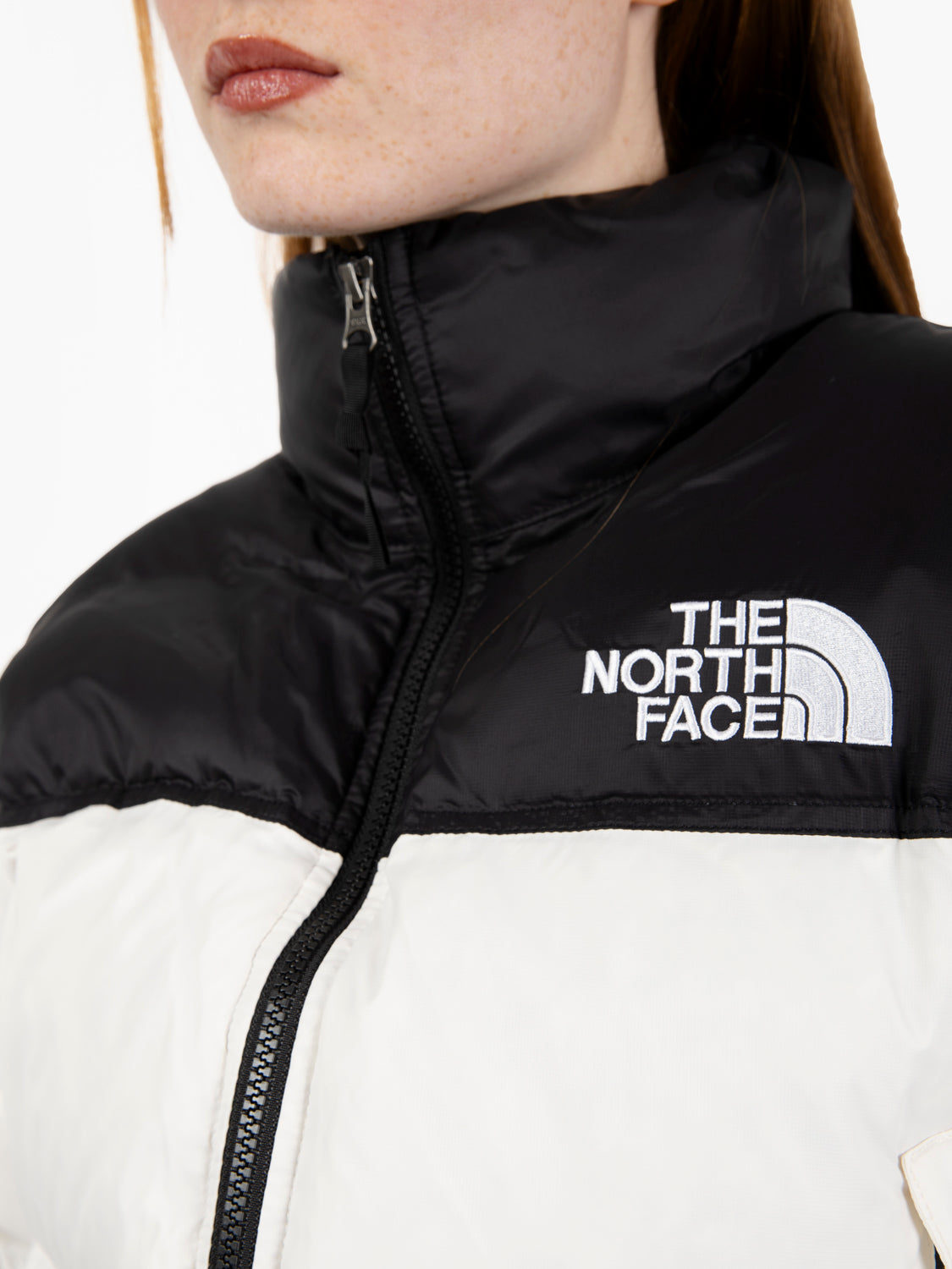 W Nuptse short jacket white dune / tnf black