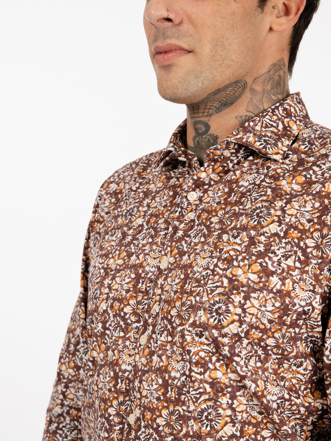 Camicia stampa floreale marrone / arancio