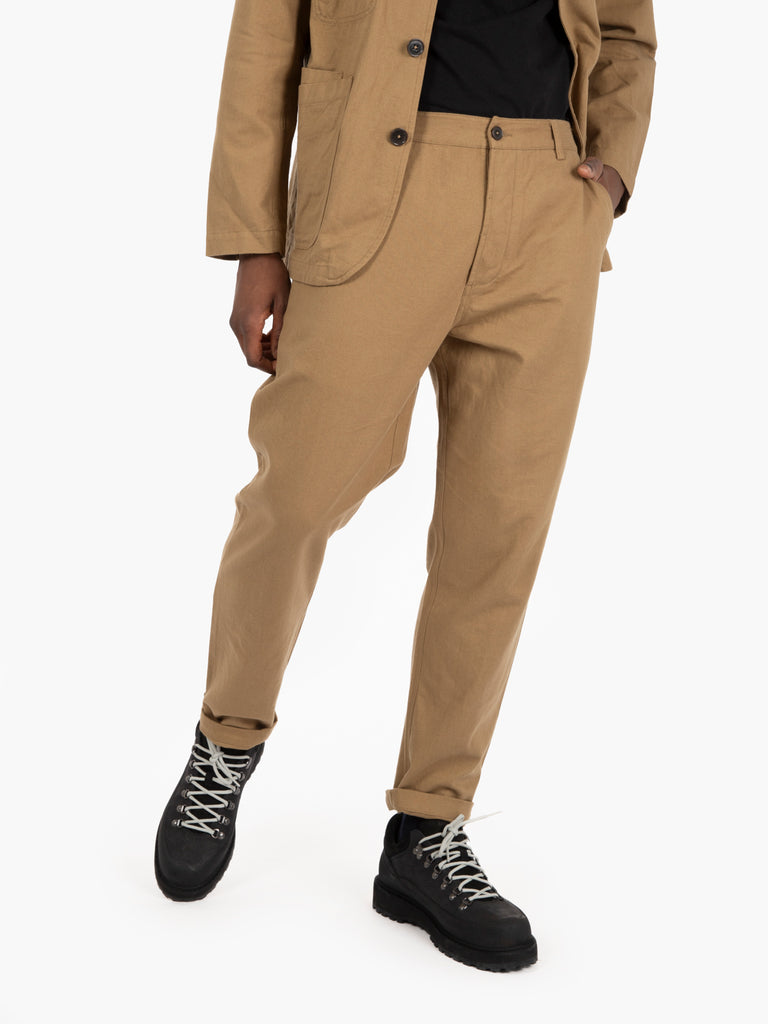 UNIVERSAL WORKS - Pantaloni militari chino sand