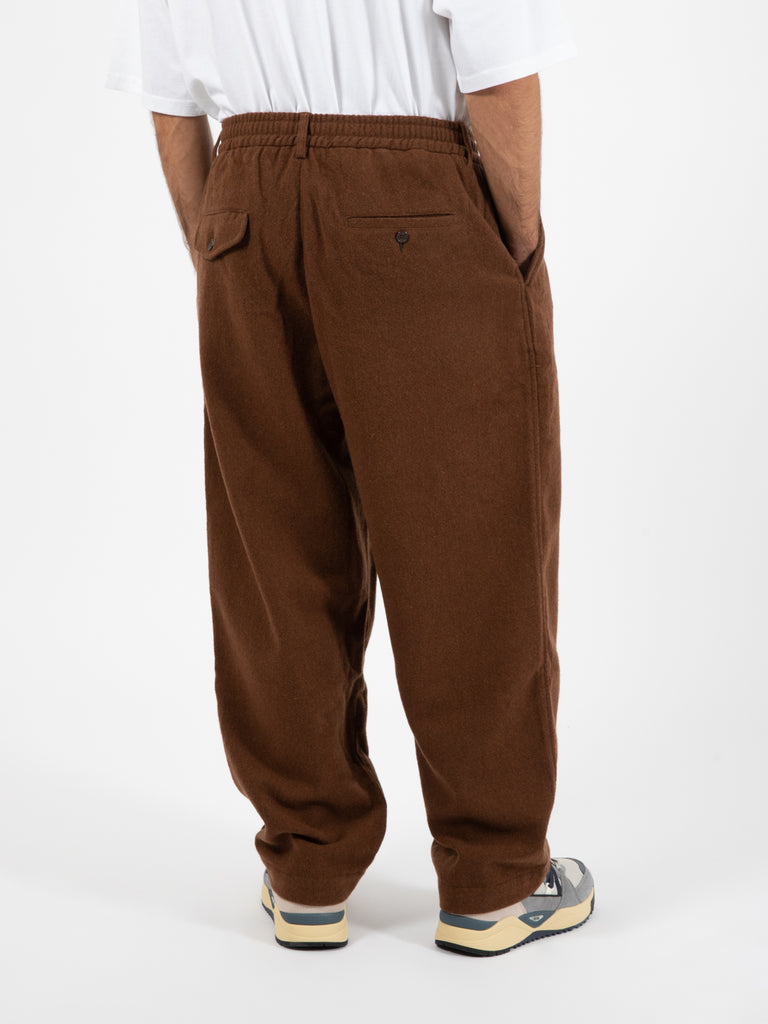 UNIVERSAL WORKS - Pantaloni Oxford in lana cumino