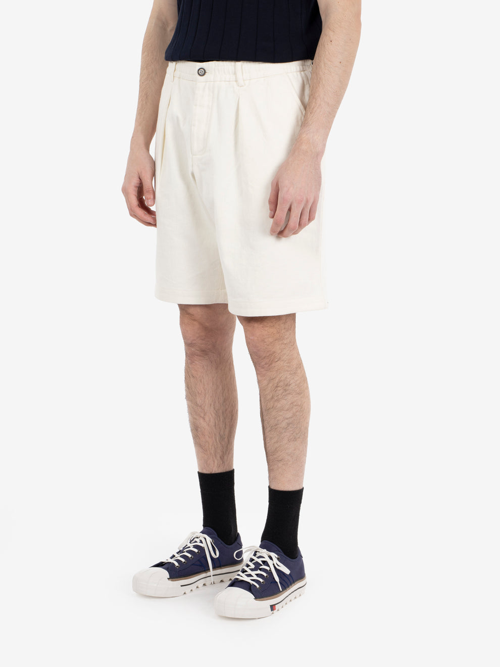 Pleated track short ecru