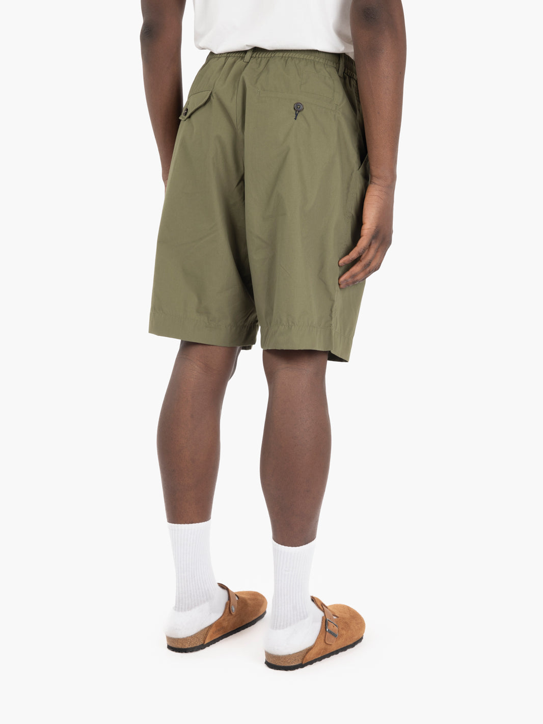 Pleated track short olive