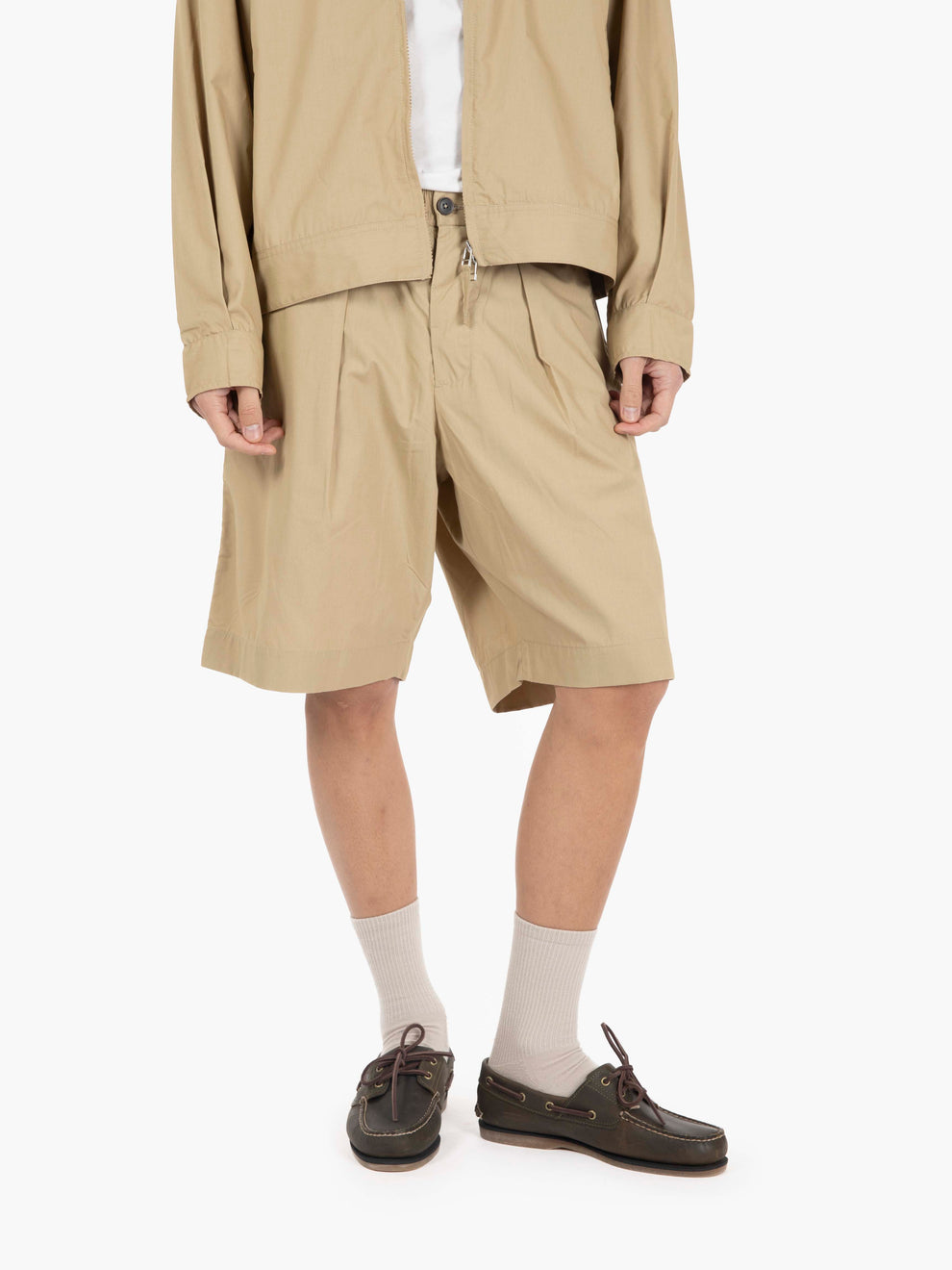 Pleated track short sand