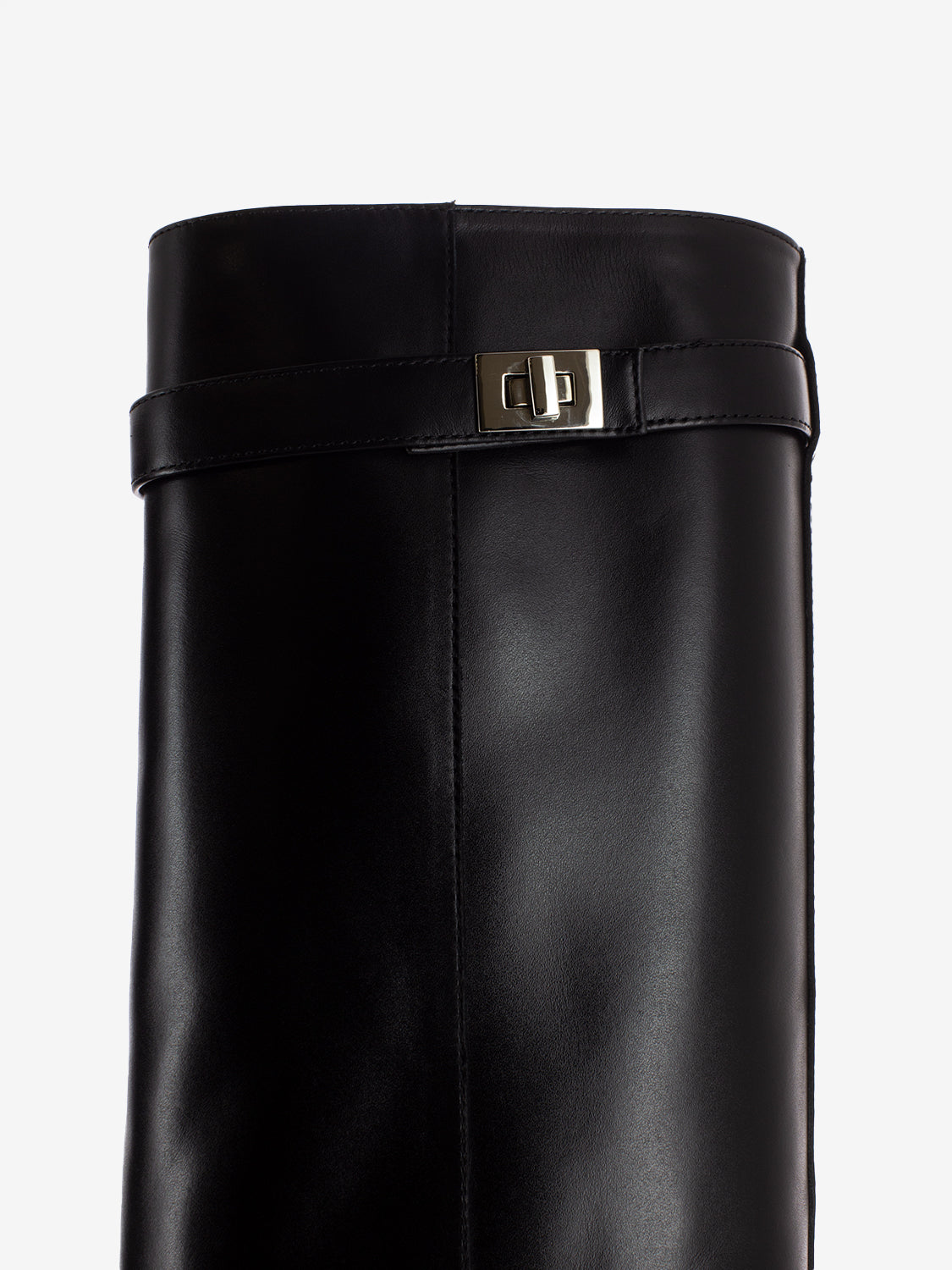 Stivali con risvolto e lucchetto nero