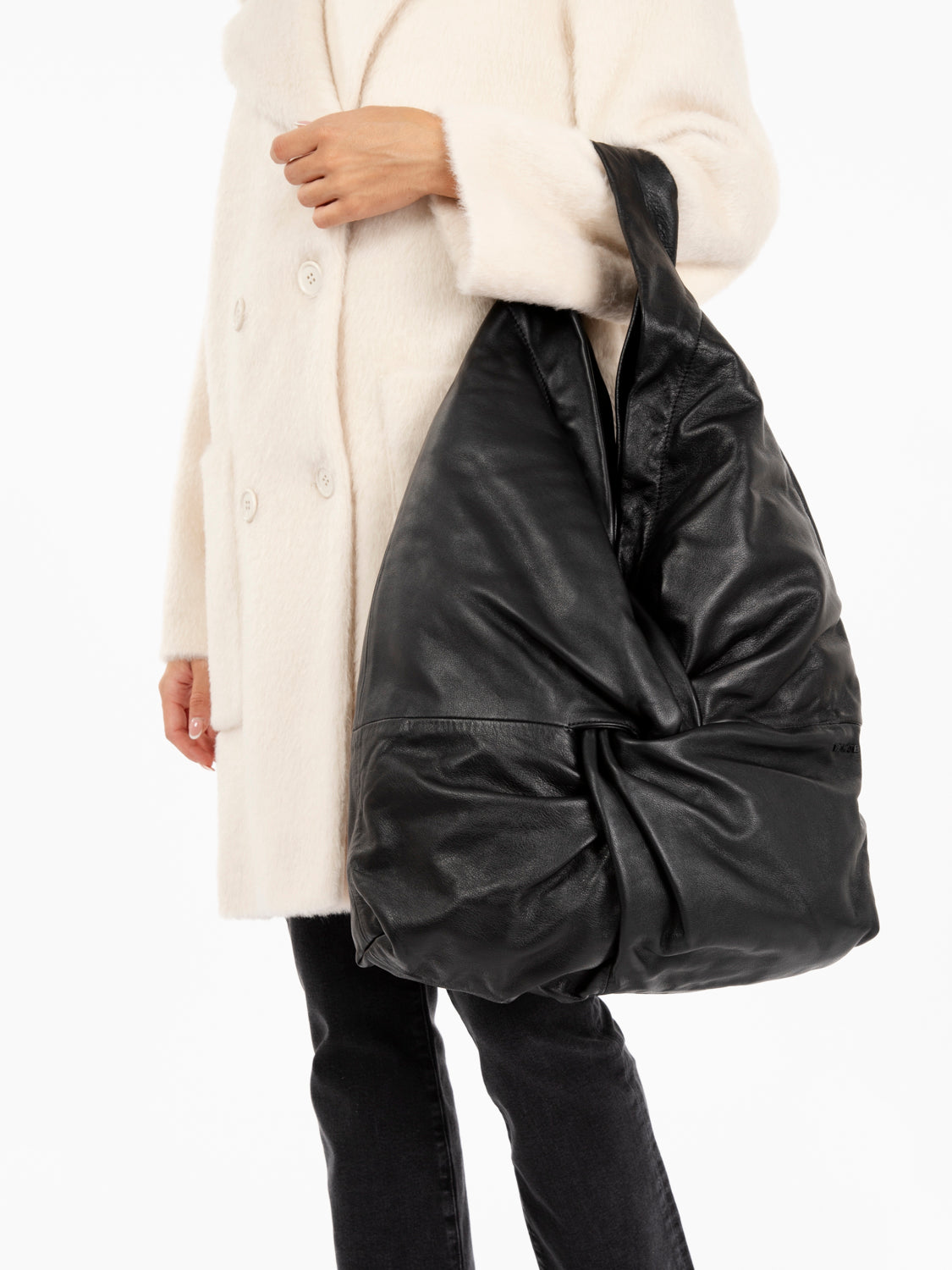 Borsa a spalla con nodo in pelle nera
