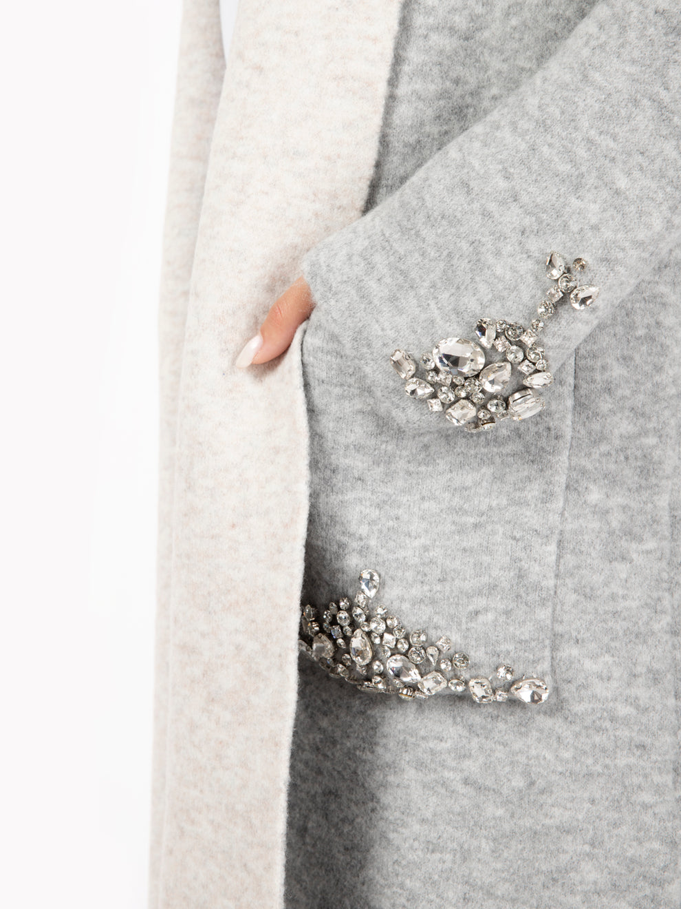 Cappotto in maglia con applicazioni grigio