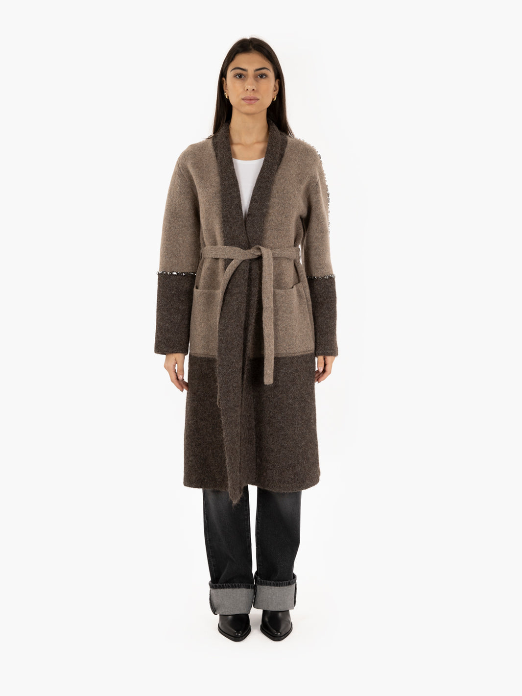 Knitted coat with dark brown applications