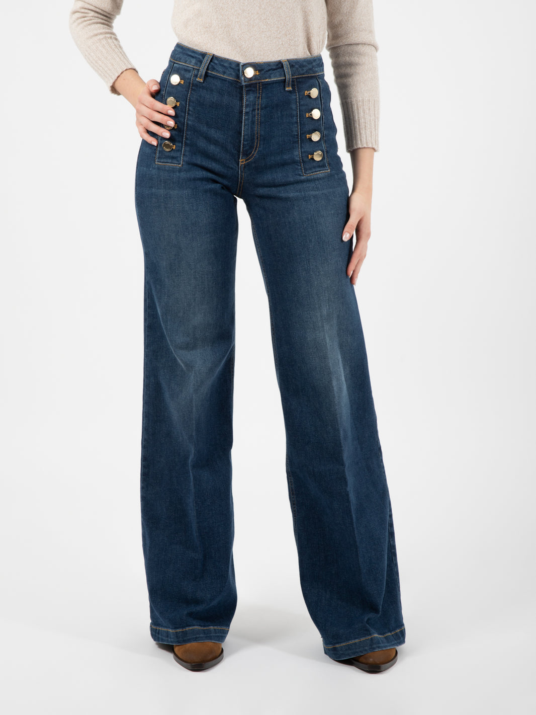 Palazzo jeans with blue buttons