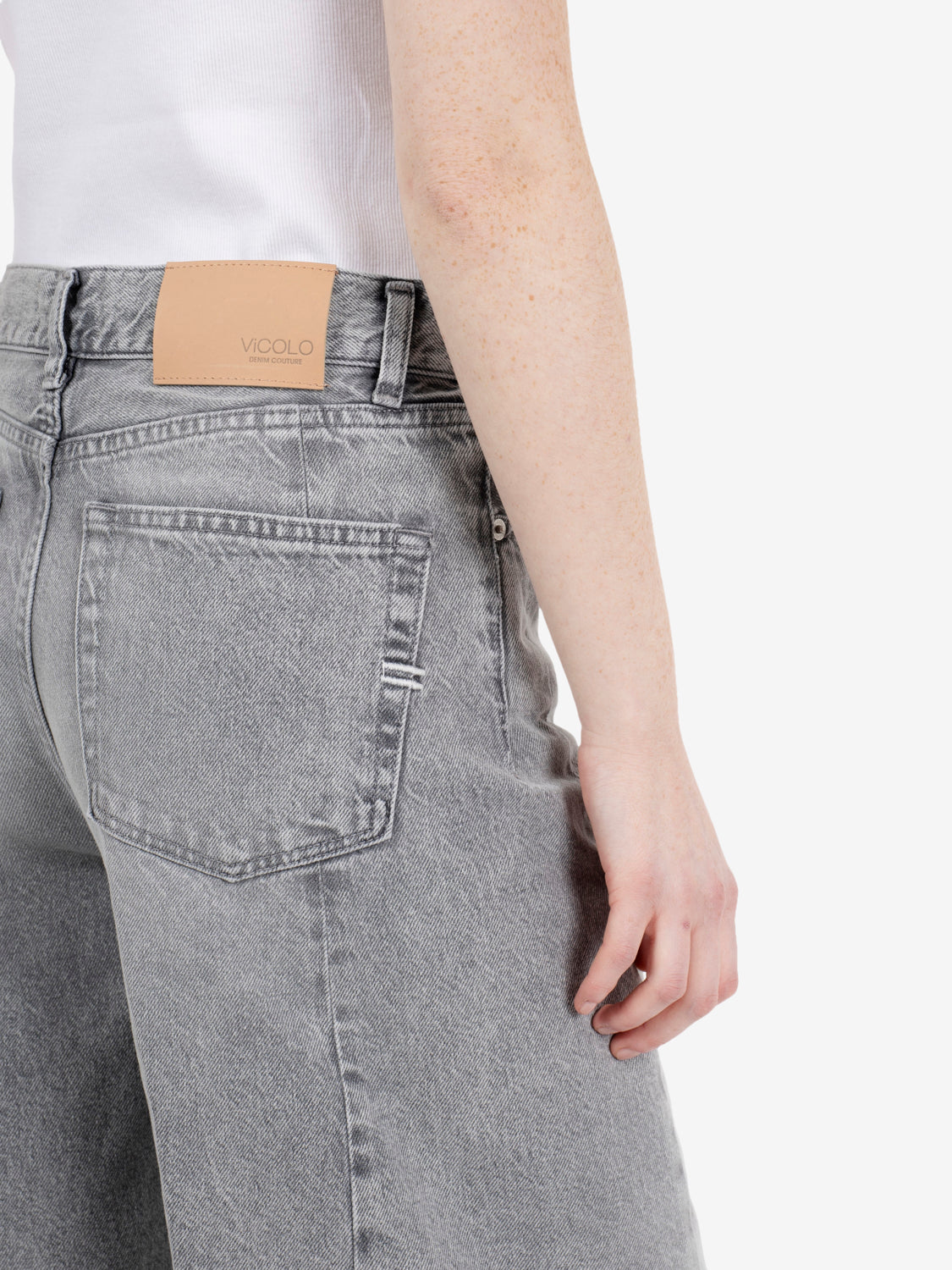 Chiara barrel grey denim jeans