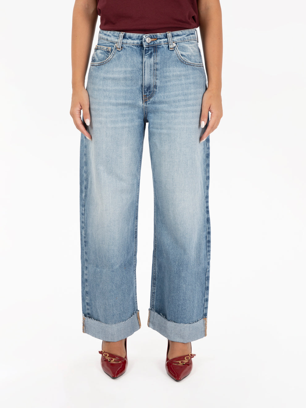 Loose fit jeans with blue denim turn-up
