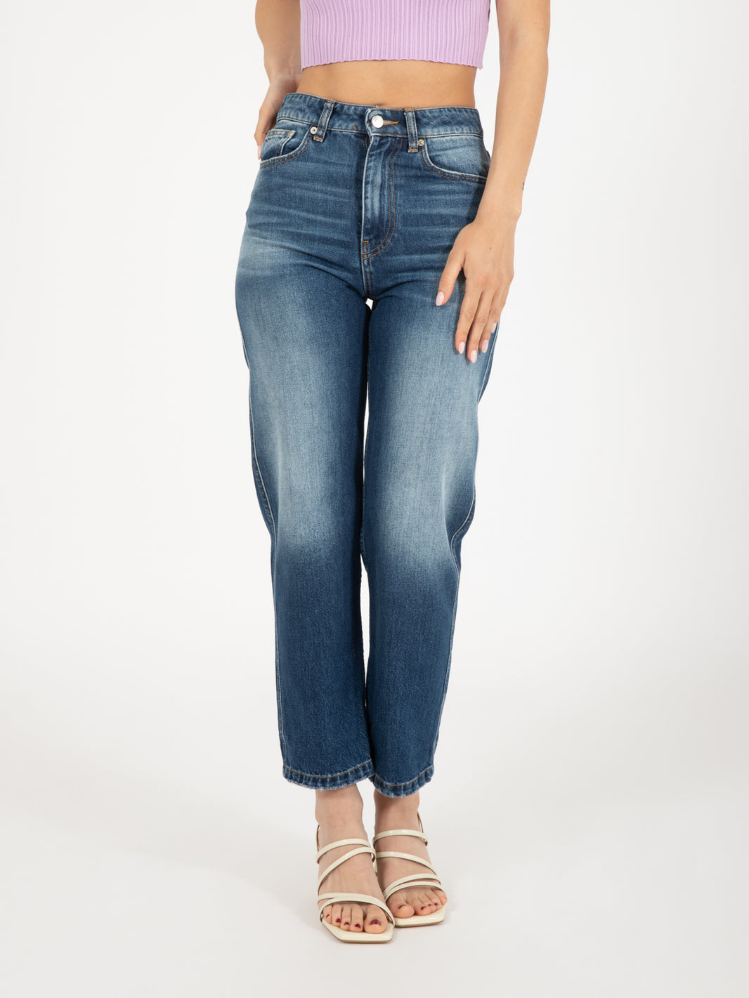 Jeans Straight Cropped con risvolto denim scuro