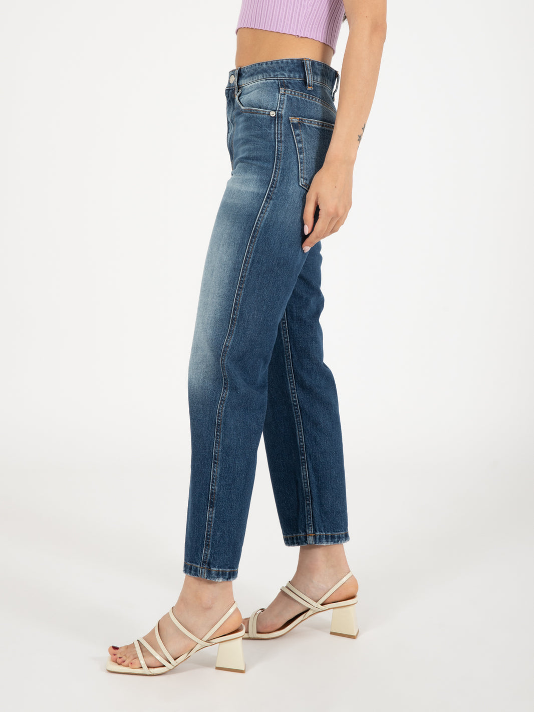 Jeans Straight Cropped con risvolto denim scuro