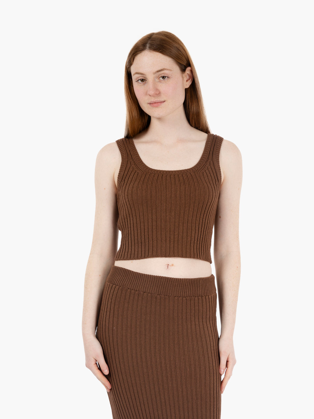 Top a coste in maglia tabacco