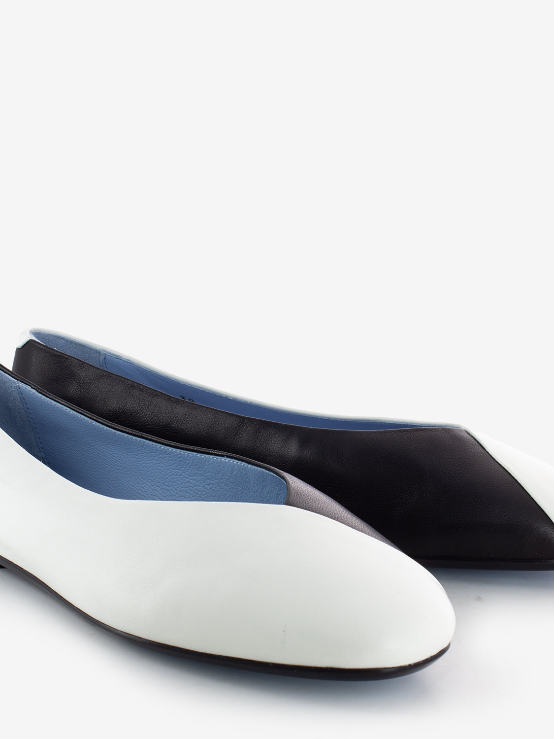 Ellen ballerina in white / black nappa