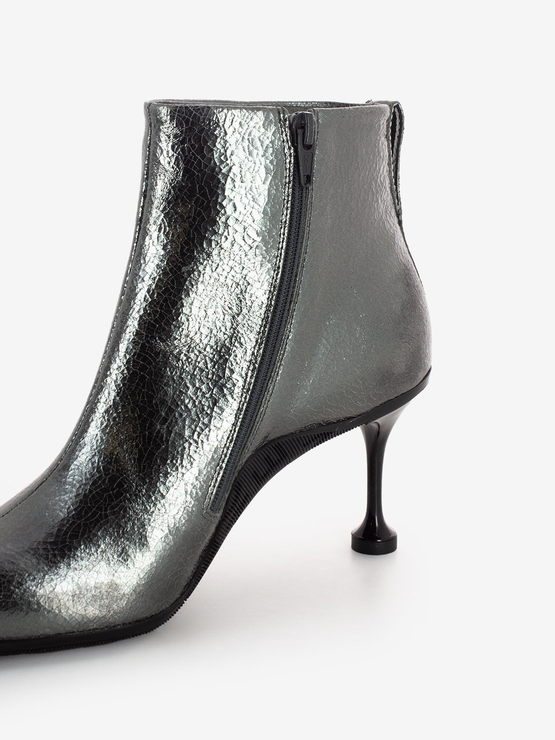 Cosmo Booty laminated Goat skin silver