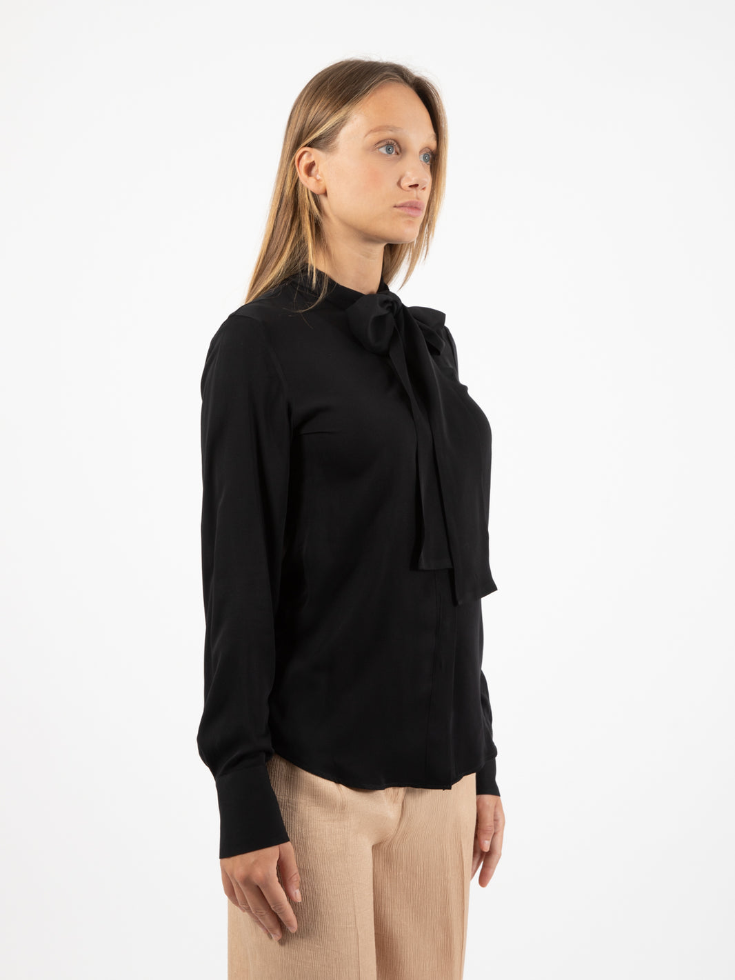 Camicia Pamela con fiocco nera