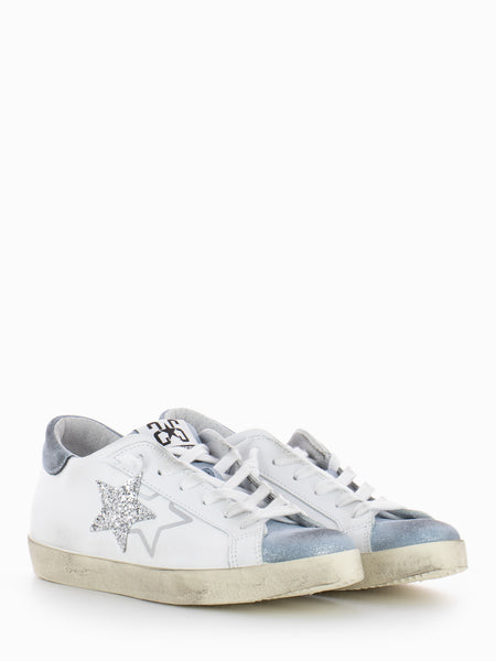 Sneakers low bianco / crosta celeste