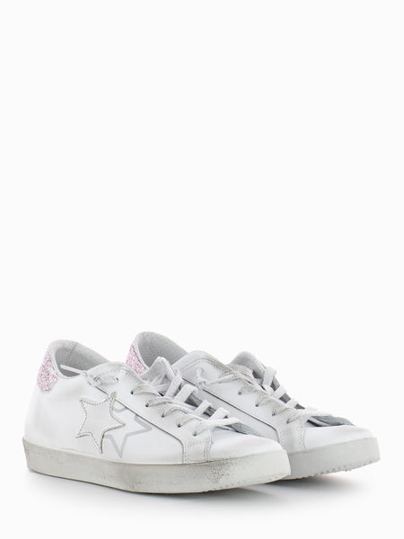 Sneakers low bianco / laminato argento / glitter rosa