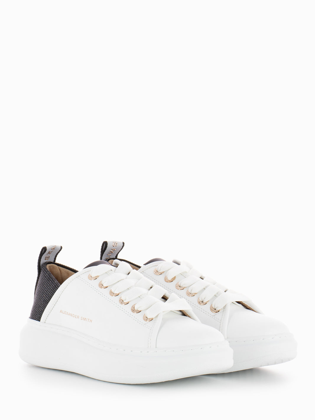 Wembley W white / black