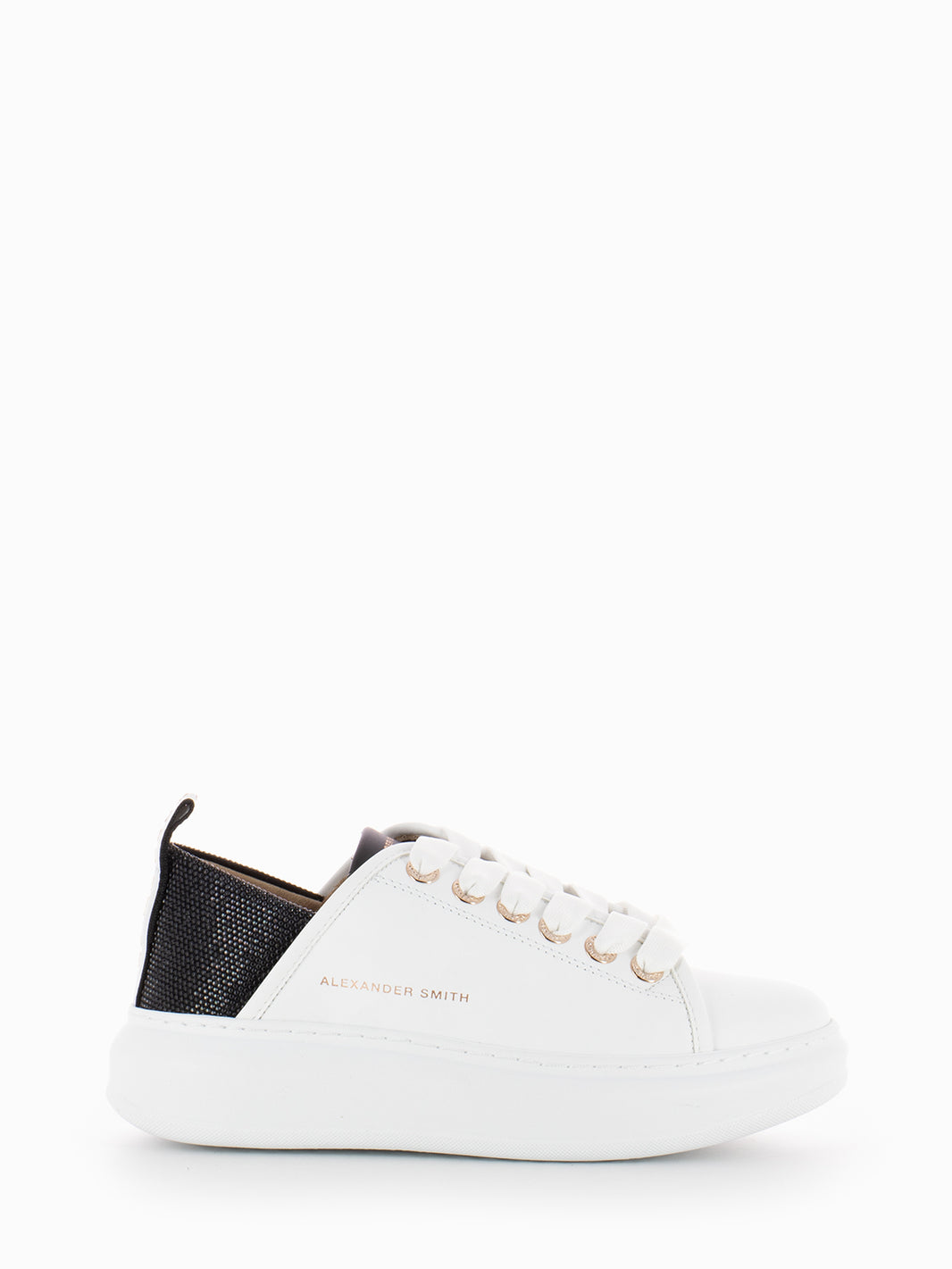 Wembley W white / black
