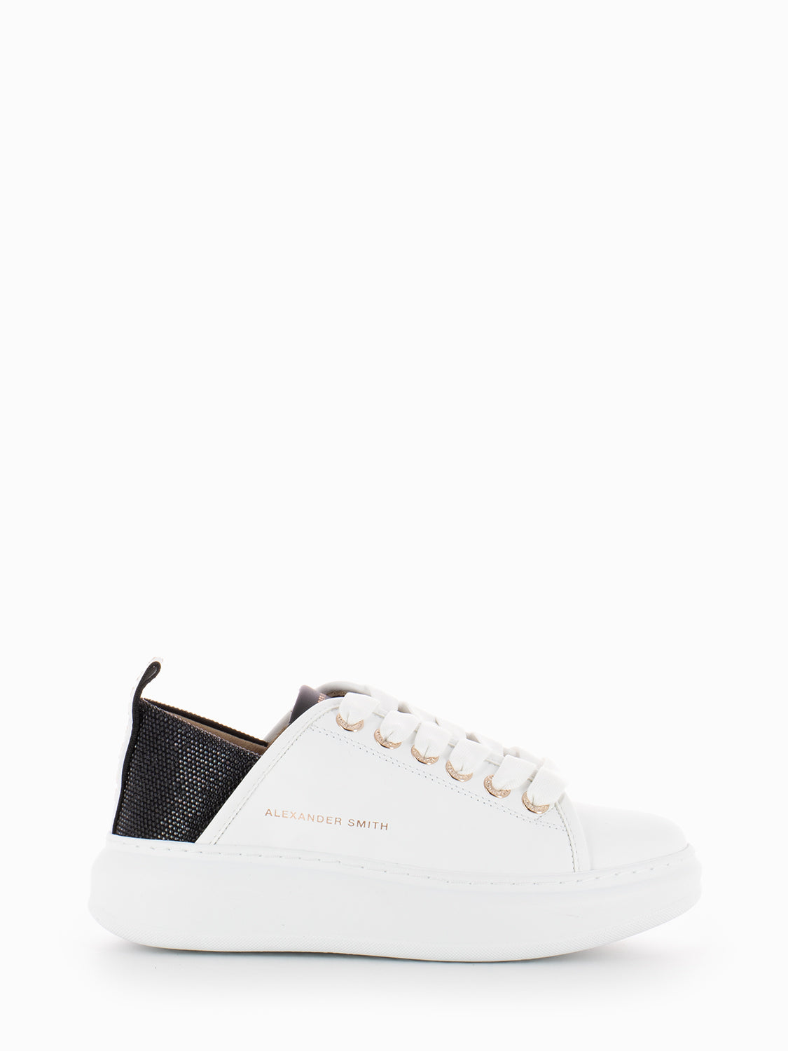 Wembley W white / black