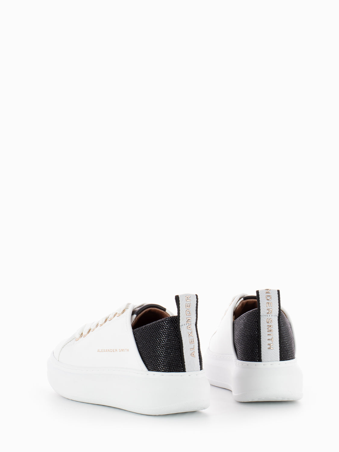 Wembley W white / black