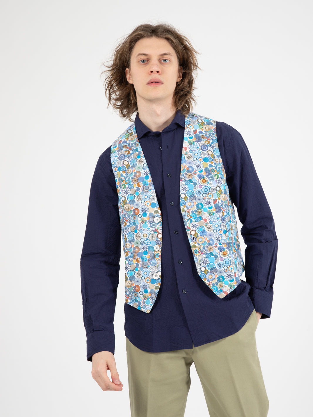 White/light blue floral geometric pattern vest