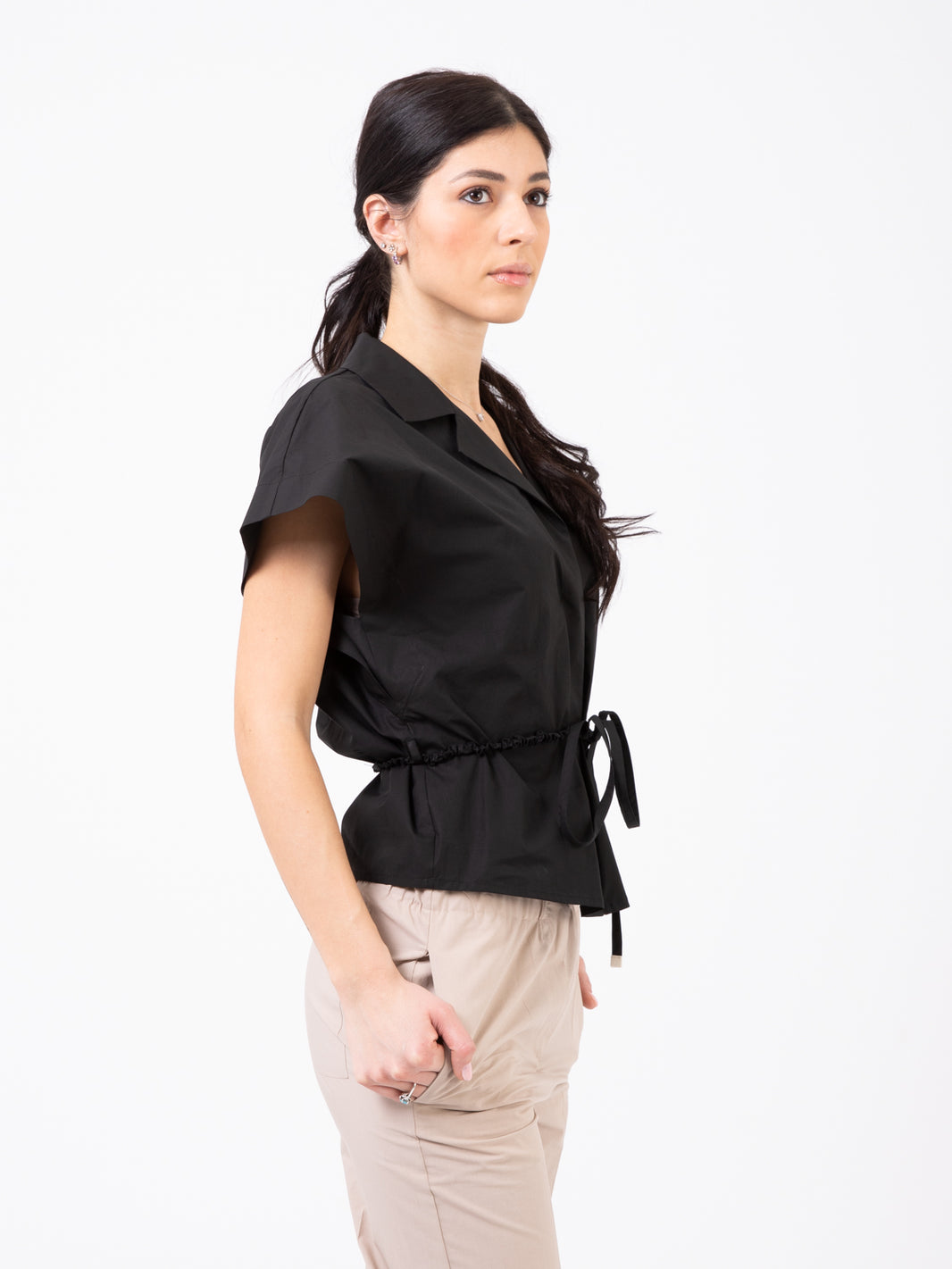 Blusa popeline con cintina nera