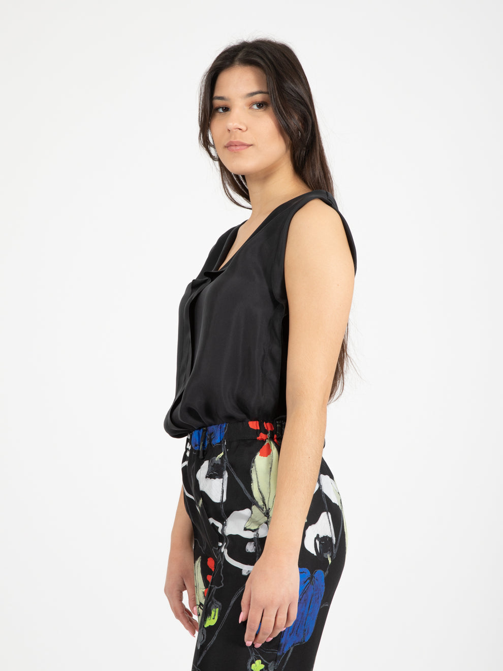 Top twill enzimato scollo V nero