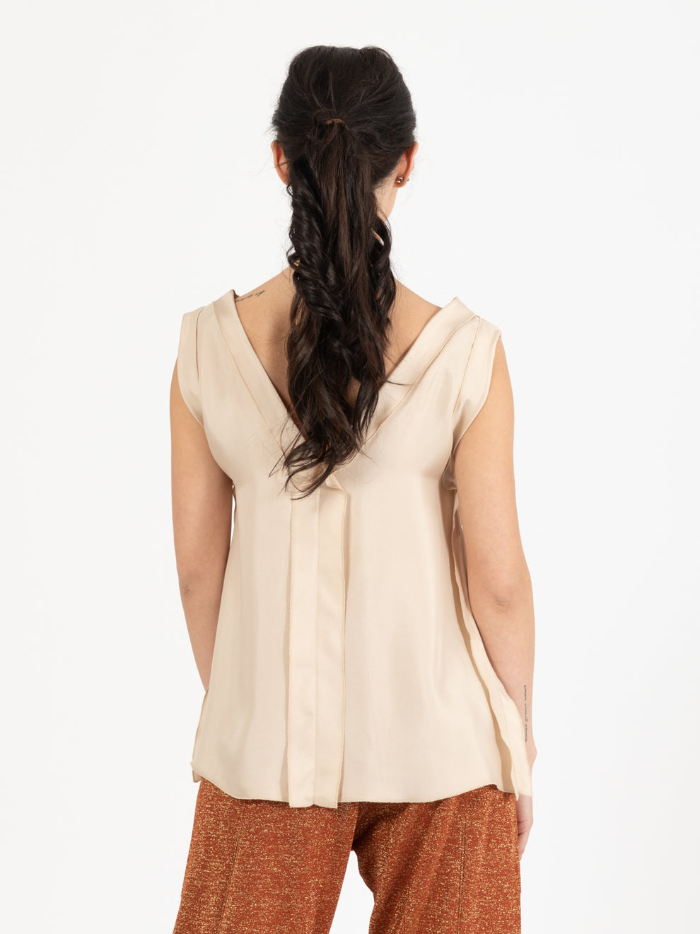 Top twill enzimato scollo V petalo
