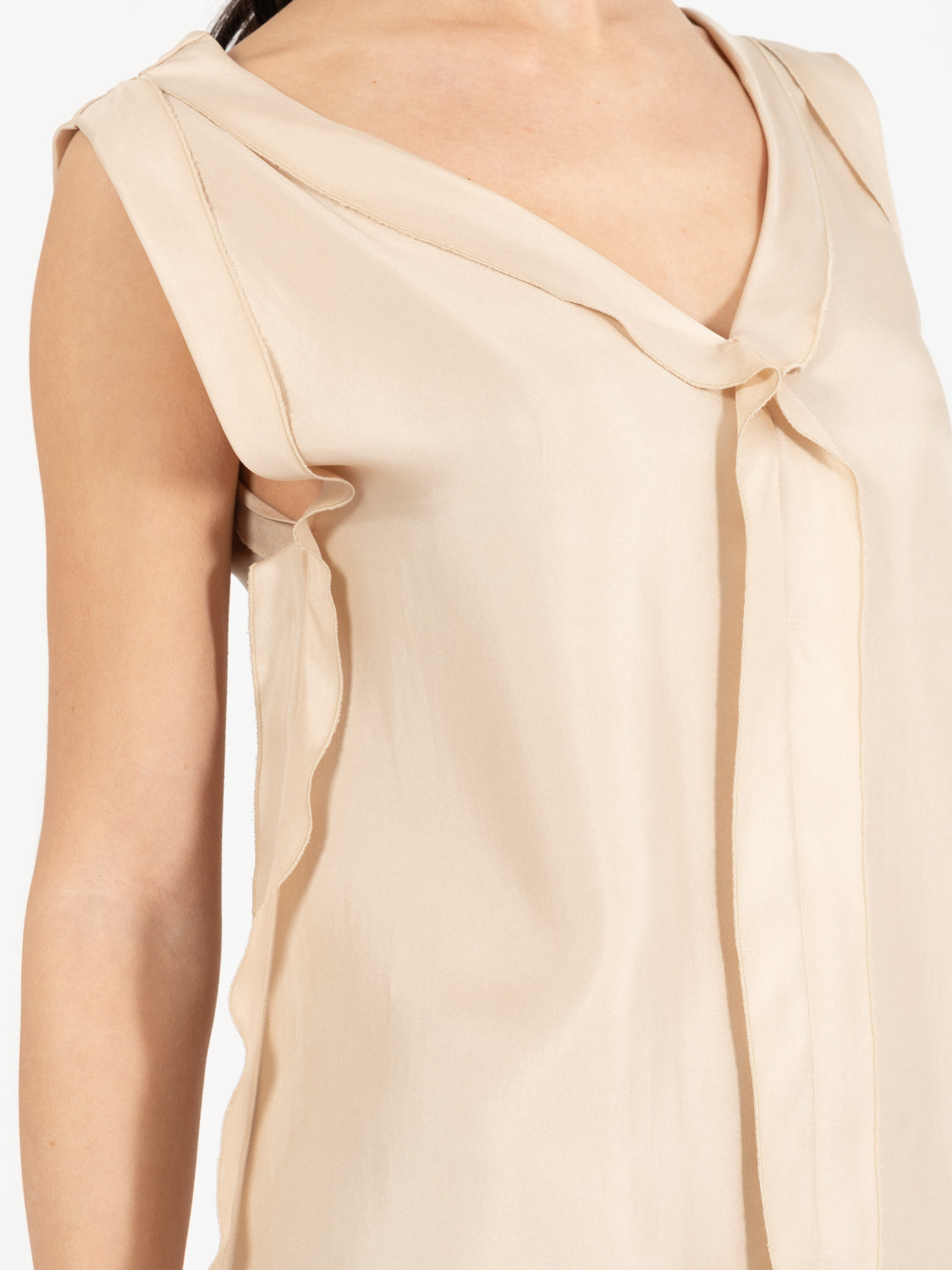 Top twill enzimato scollo V petalo