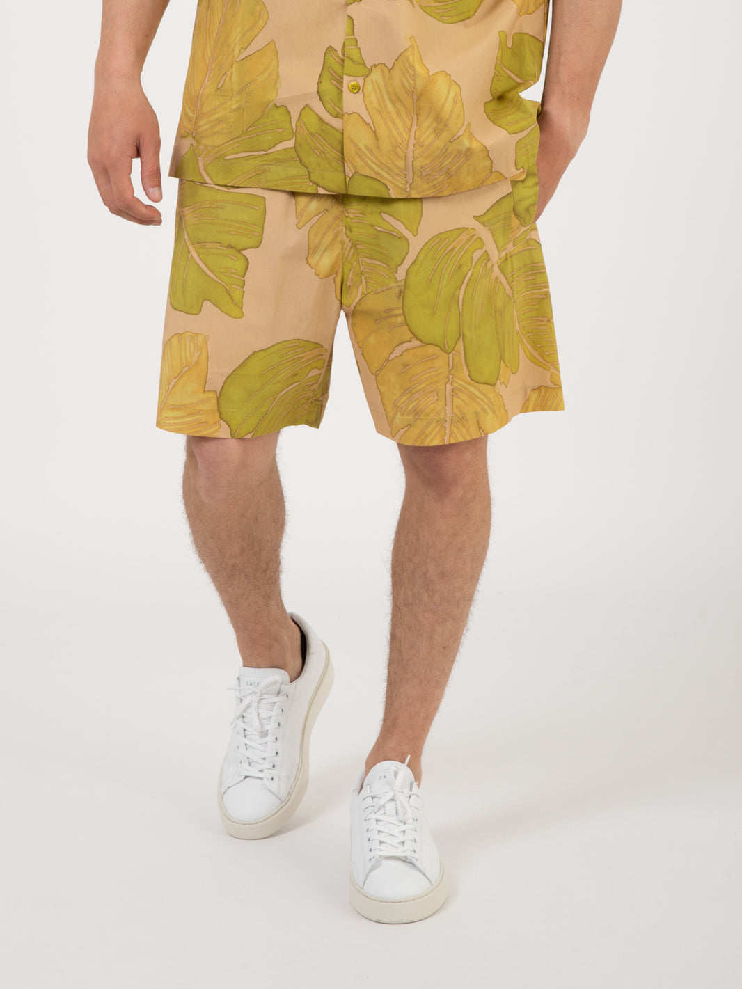 Nude/green foliage patterned Bermuda shorts