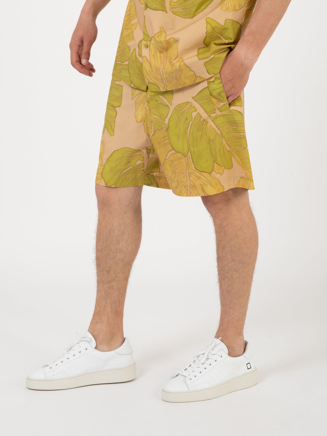 Nude/green foliage patterned Bermuda shorts
