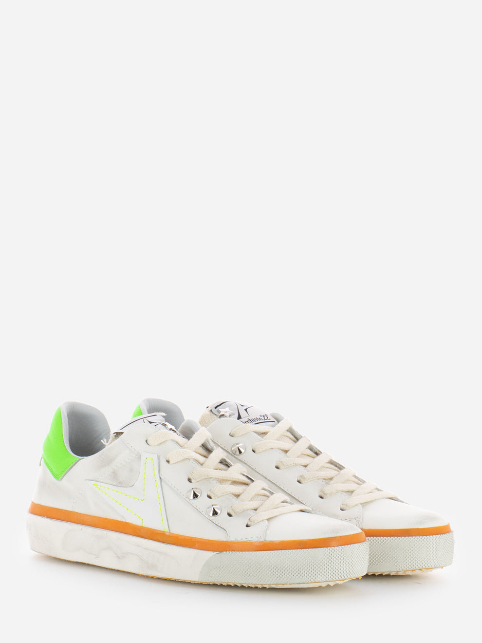 Student W #724 white / green