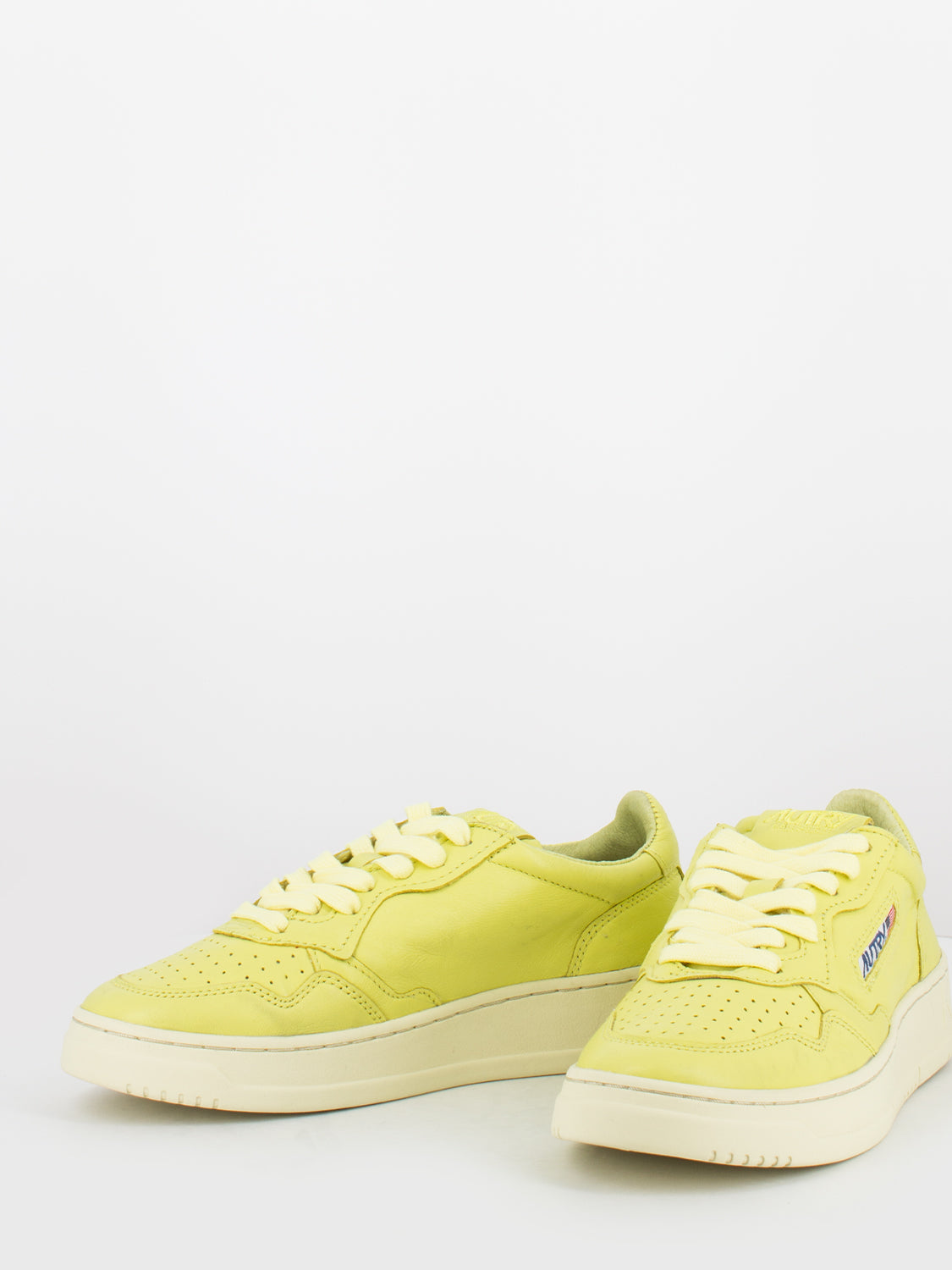 01 low goat / goat gialle