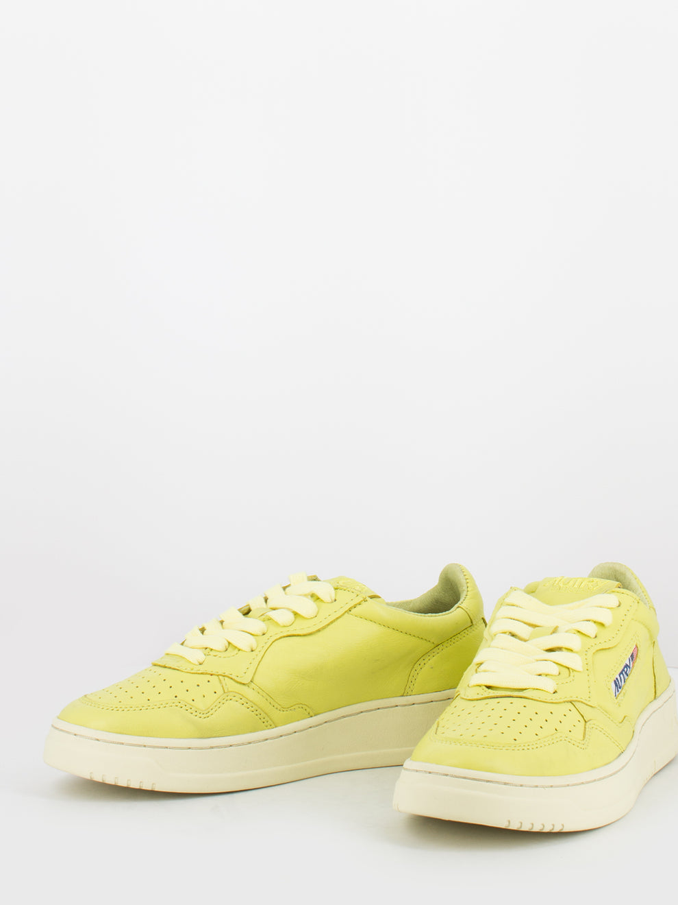 01 low goat / goat gialle