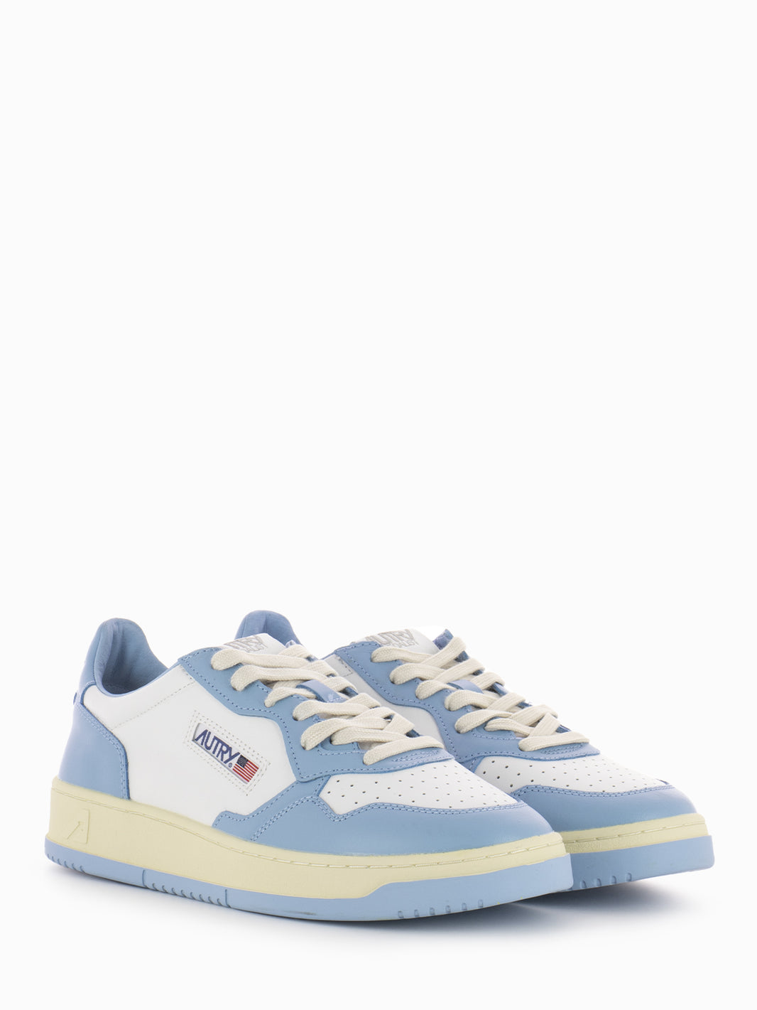 01 Low man in pelle white / sea