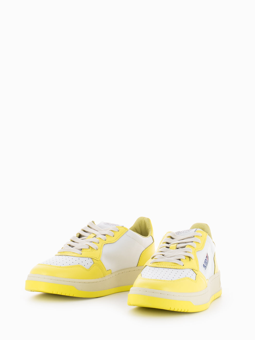 01 Low man in yellow leather