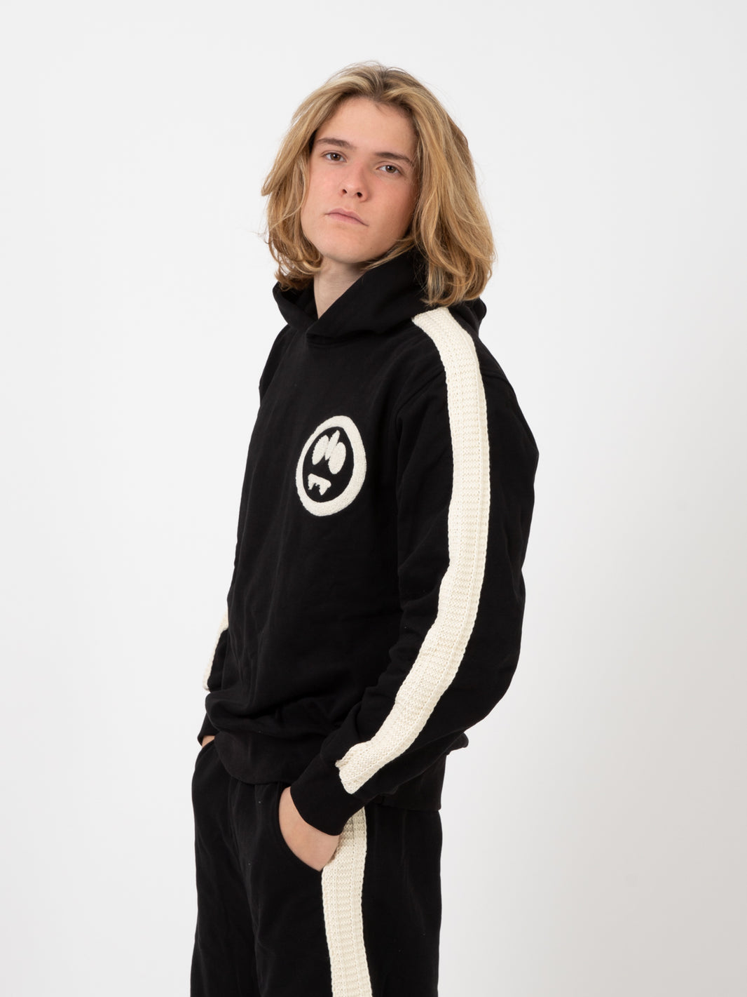 Felpa hoodie con bande in maglia nera