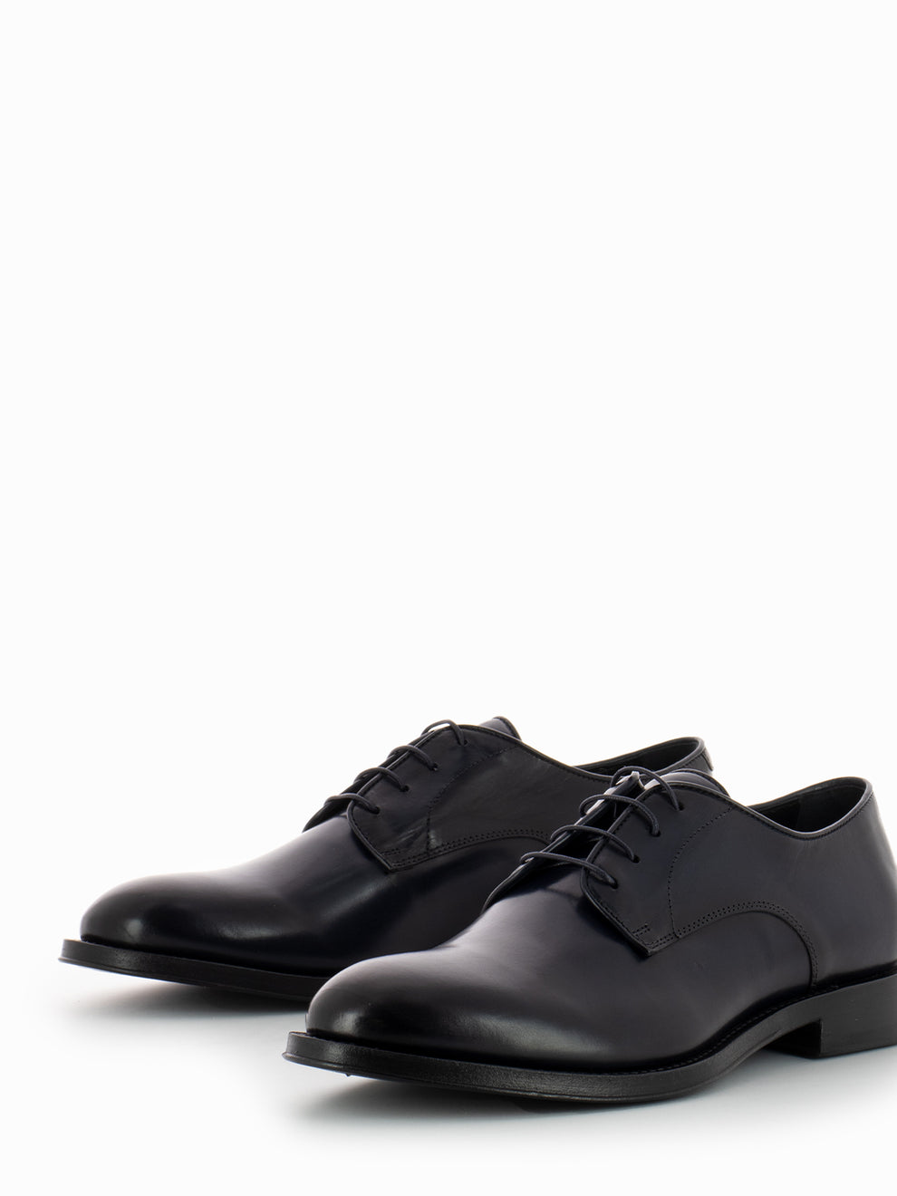 Blue crystal elegant shoe
