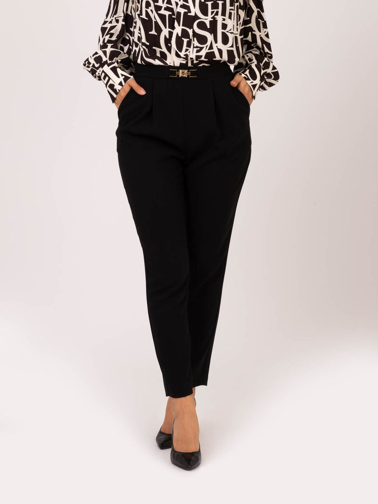 ELISABETTA FRANCHI - Pantalone nero con pinces e accessorio morsetto