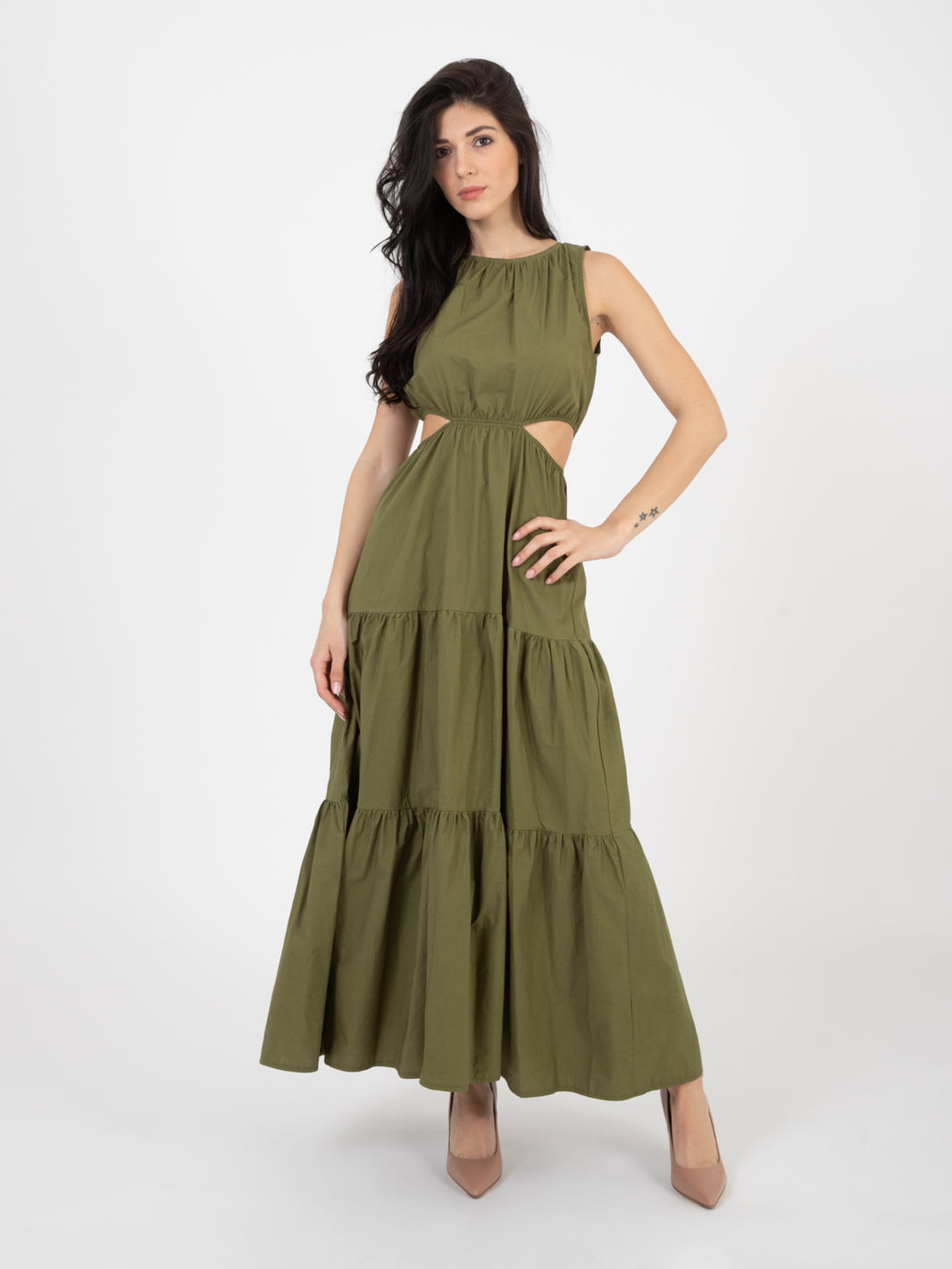 Abito midi cut-out con balze militare