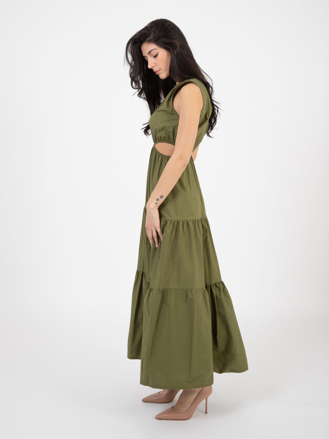 Abito midi cut-out con balze militare