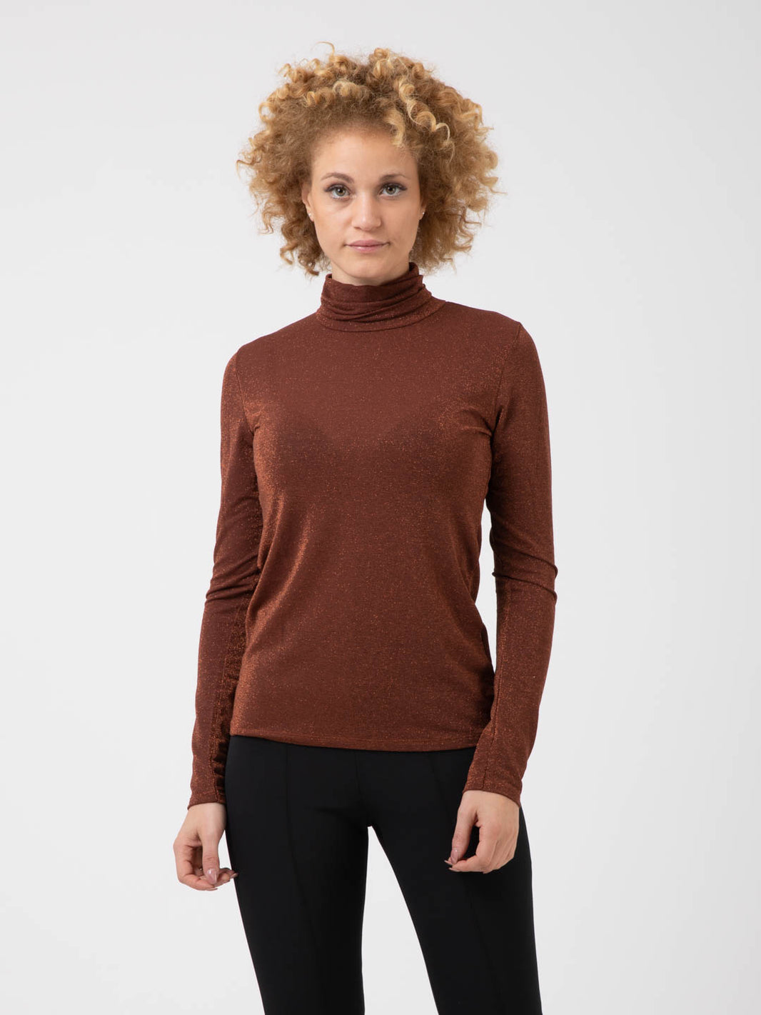 Maglia collo alto in lurex tabacco