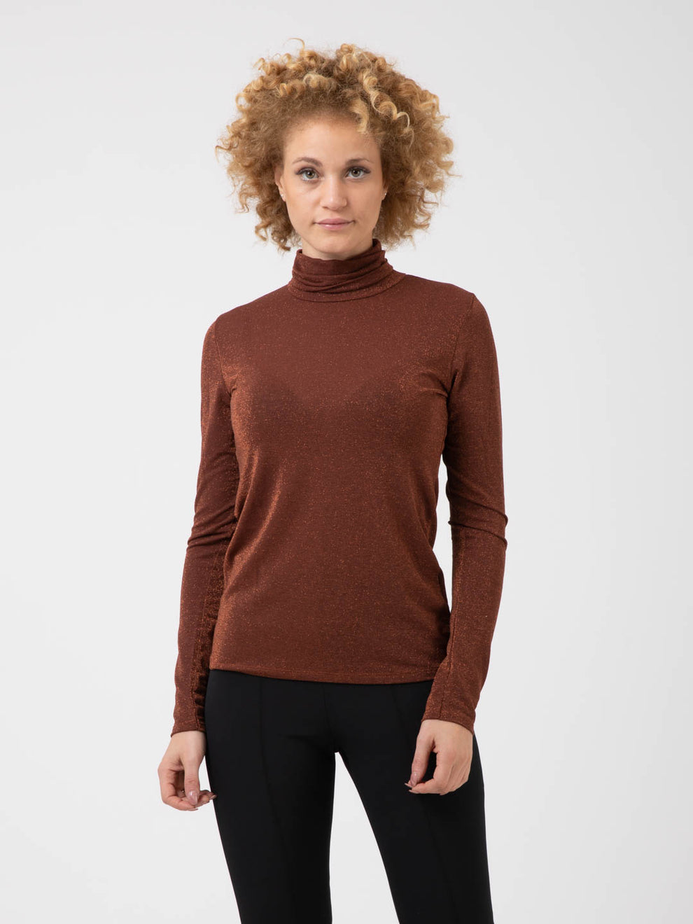 Maglia collo alto in lurex tabacco