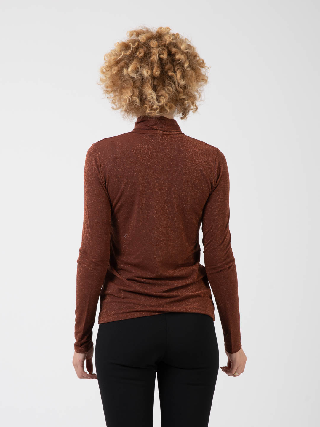 Maglia collo alto in lurex tabacco