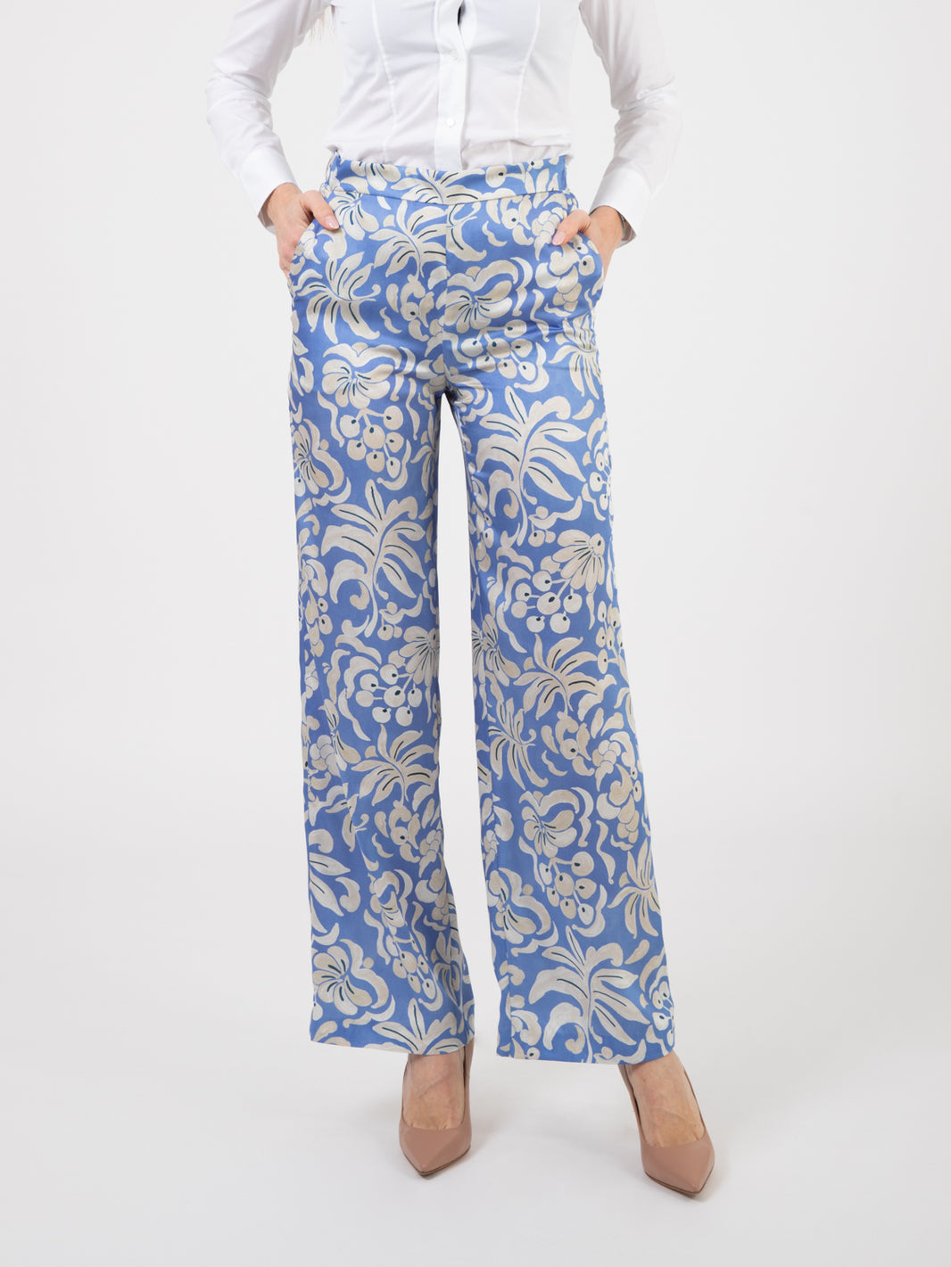 Aestas Stupore trousers light blue / natural